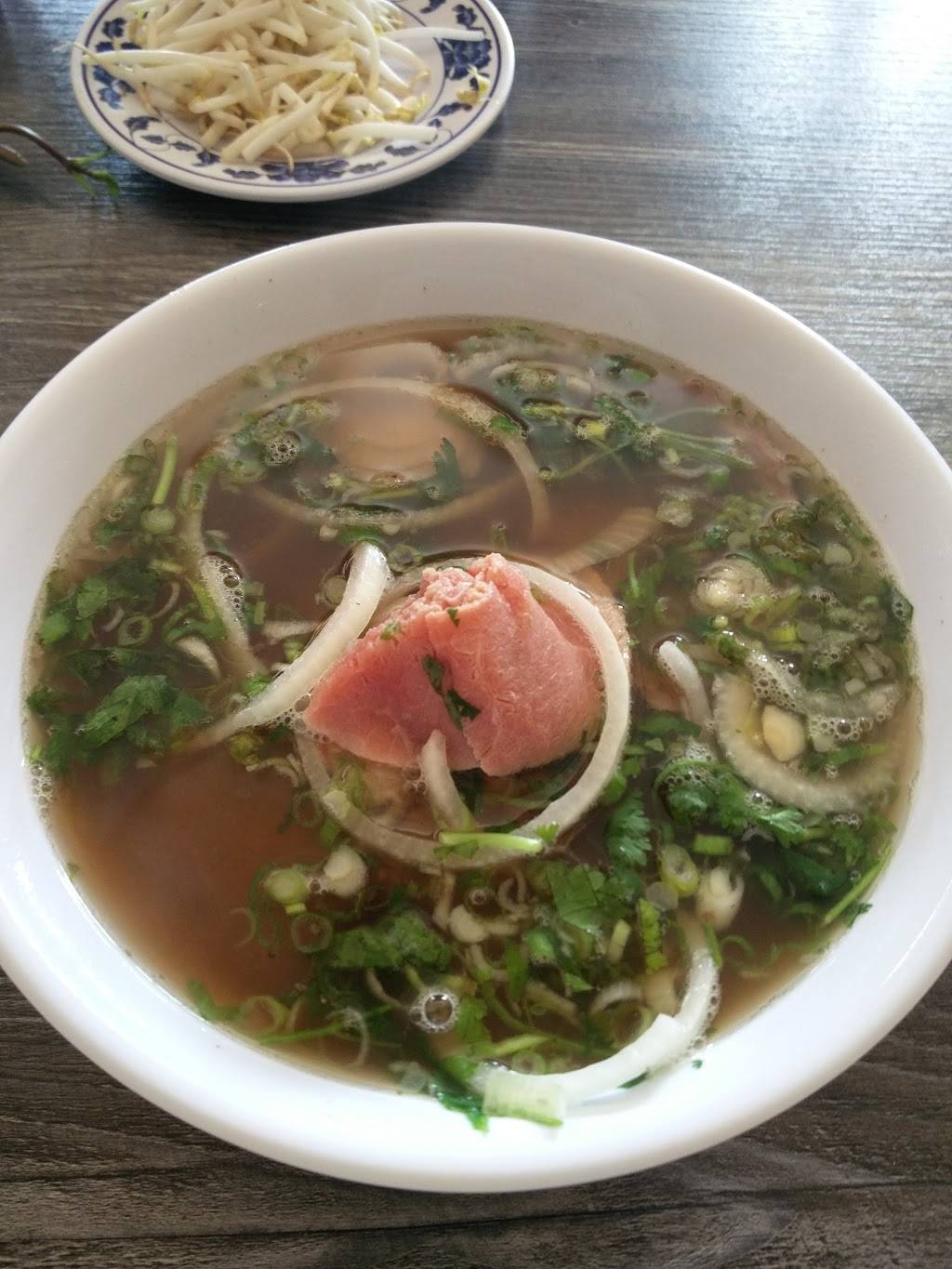 Le Saigon | restaurant | 11611 Santa Monica Blvd, Los Angeles, CA 90025, USA | 3103122929 OR +1 310-312-2929