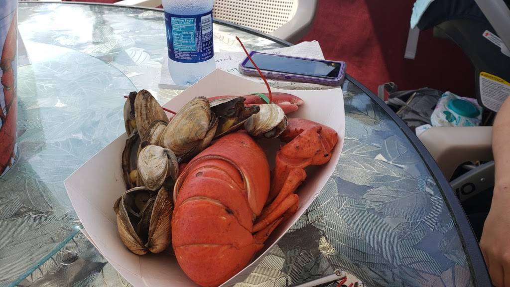 Morrisons Lobsters | restaurant | 11 Badgers Island W, Kittery, ME 03904, USA | 2074392501 OR +1 207-439-2501