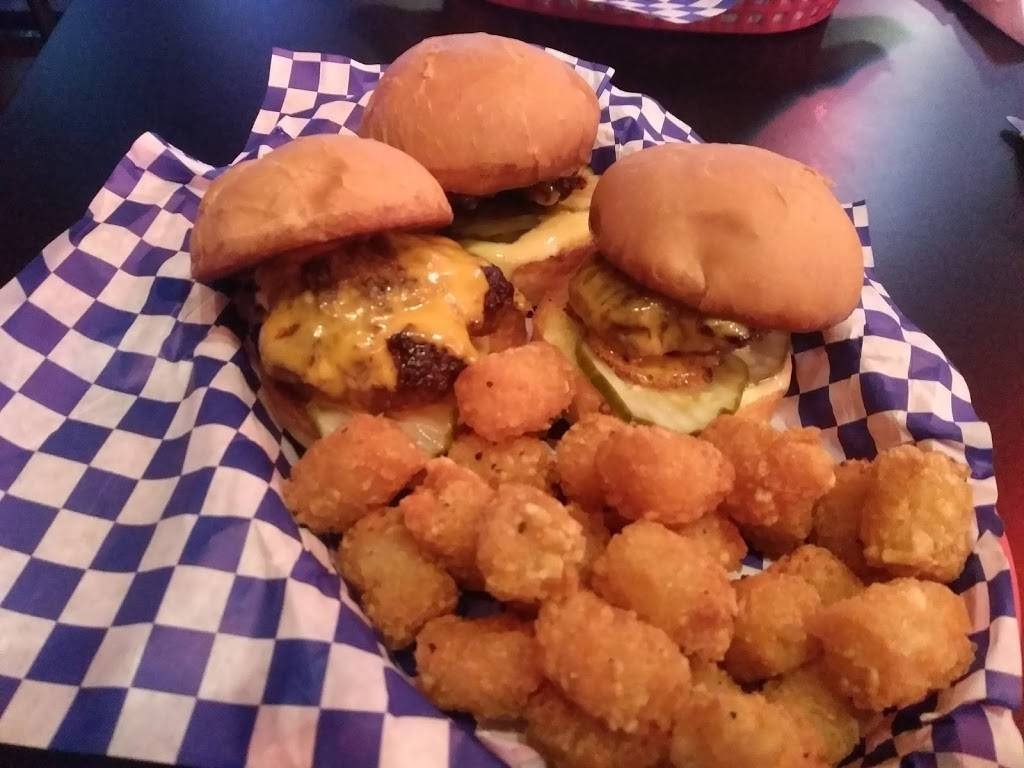 Misfits Sports Bar And Grill | restaurant | 11475 W Colfax Ave, Lakewood, CO 80215, USA | 3032333000 OR +1 303-233-3000