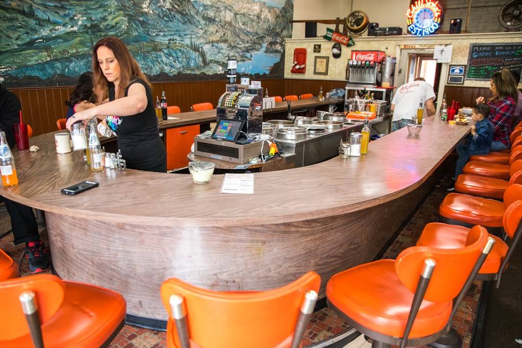 Chili Johns | restaurant | 2018 W Burbank Blvd, Burbank, CA 91506, USA | 8188463611 OR +1 818-846-3611