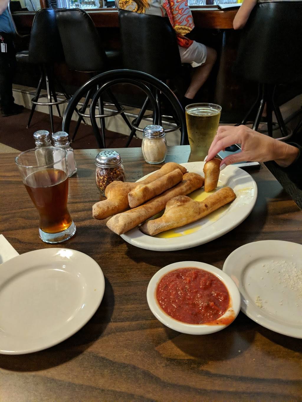 Dicks Pour House | restaurant | 103 W Philip St, Lake Leelanau, MI 49653, USA | 2312569912 OR +1 231-256-9912