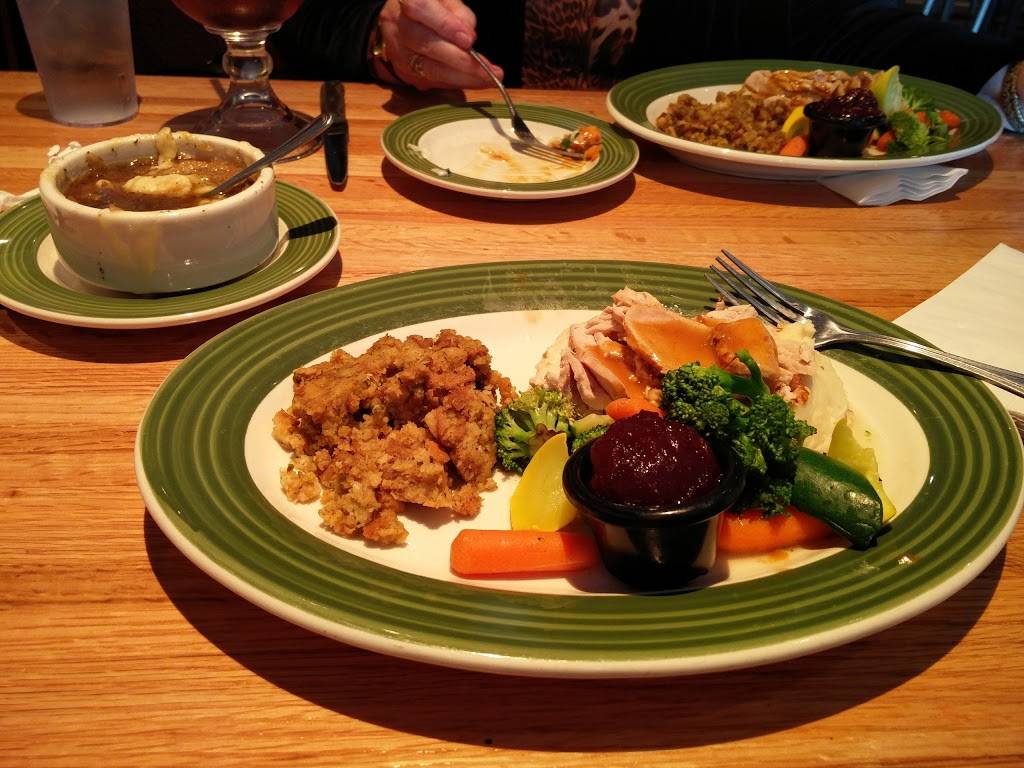 Applebees Grill + Bar | restaurant | 38-01 35th Ave, Astoria, NY 11101, USA | 7189437404 OR +1 718-943-7404