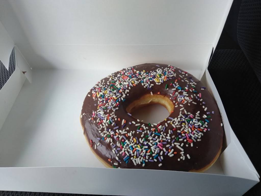 Texas Donuts | restaurant | 8224 Gunston Corner Ln, Lorton, VA 22079, USA | 7035513110 OR +1 703-551-3110