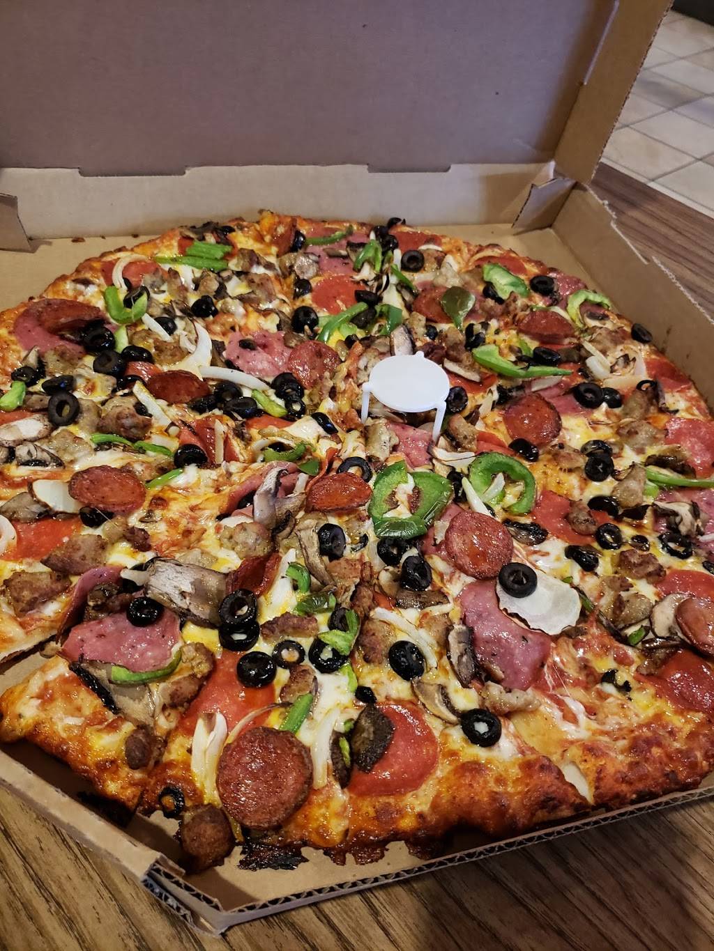 Round Table Pizza | meal delivery | 1138 W Henderson Ave, Porterville, CA 93257, USA | 5597813602 OR +1 559-781-3602