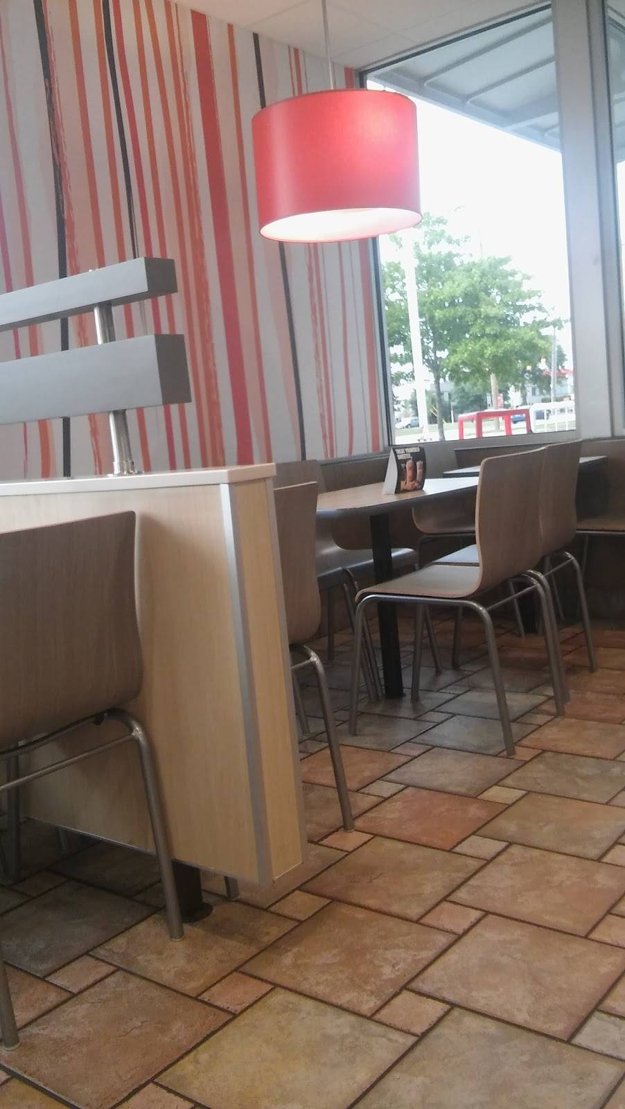 McDonalds | cafe | 22021 Eight Mile Rd, Detroit, MI 48219, USA | 3135333410 OR +1 313-533-3410