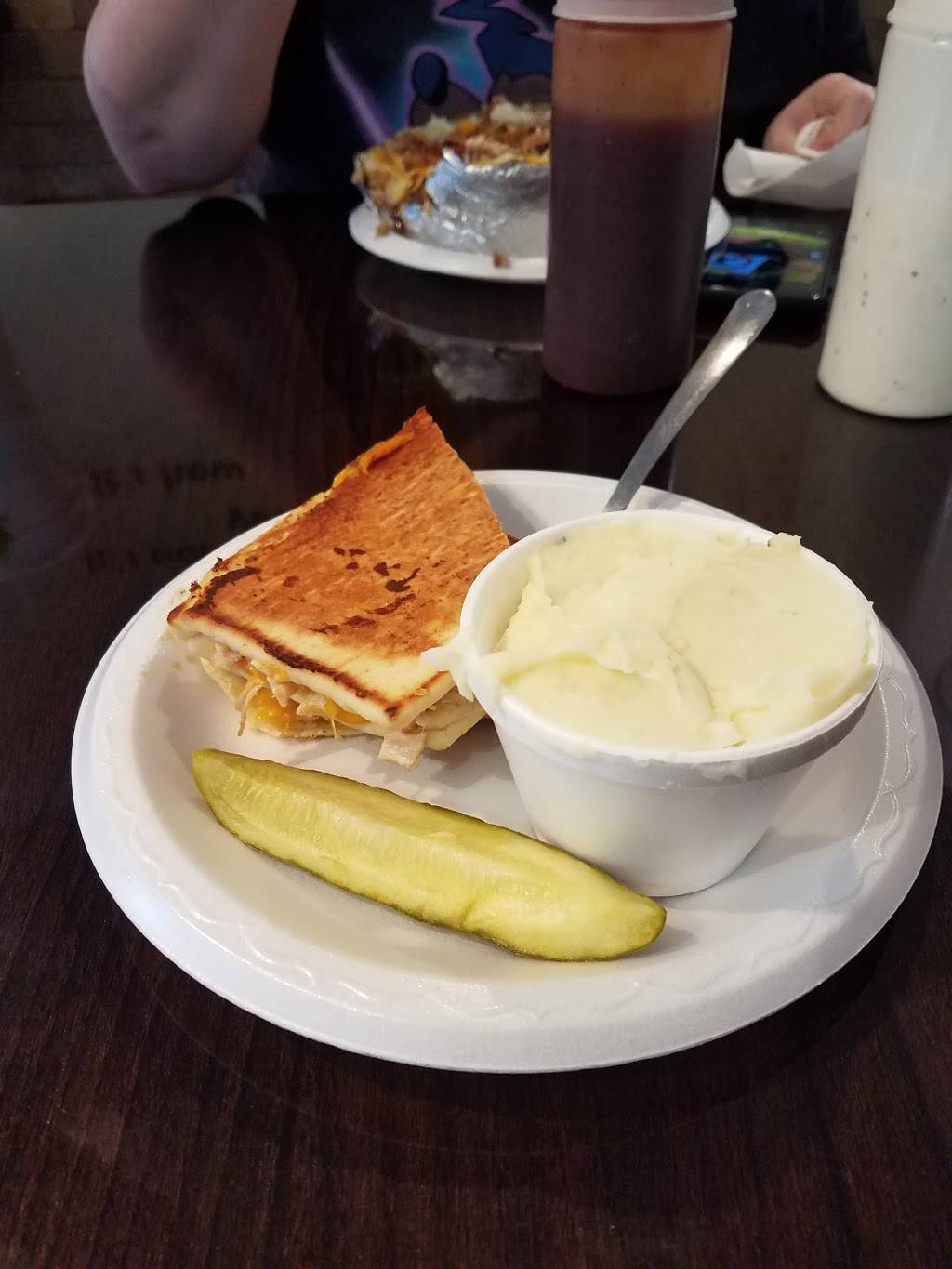 Pigskin All Sports BBQ | restaurant | 400 Nance Ford Rd SW, Hartselle, AL 35640, USA | 2567545055 OR +1 256-754-5055