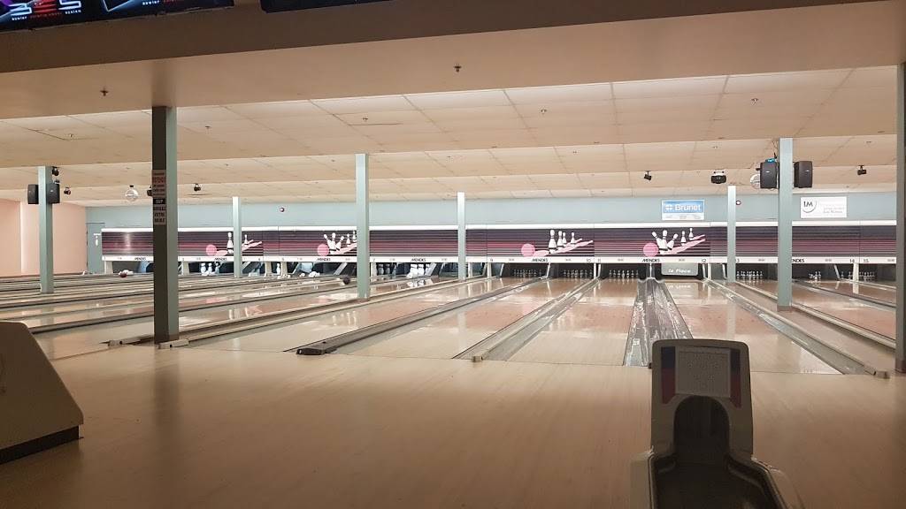 Salon de Quilles La Place | meal takeaway | 4565 Boulevard Saint-Joseph, Saint-Nicéphore, QC J2A 1B4, Canada | 8194721181 OR +1 819-472-1181