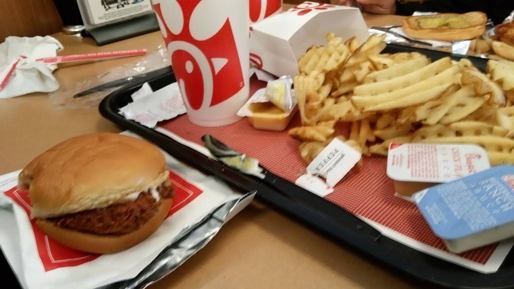 Chick-fil-A | restaurant | Northwoods Mall, 4518 N Sterling Ave, Peoria, IL 61615, USA | 3096826246 OR +1 309-682-6246