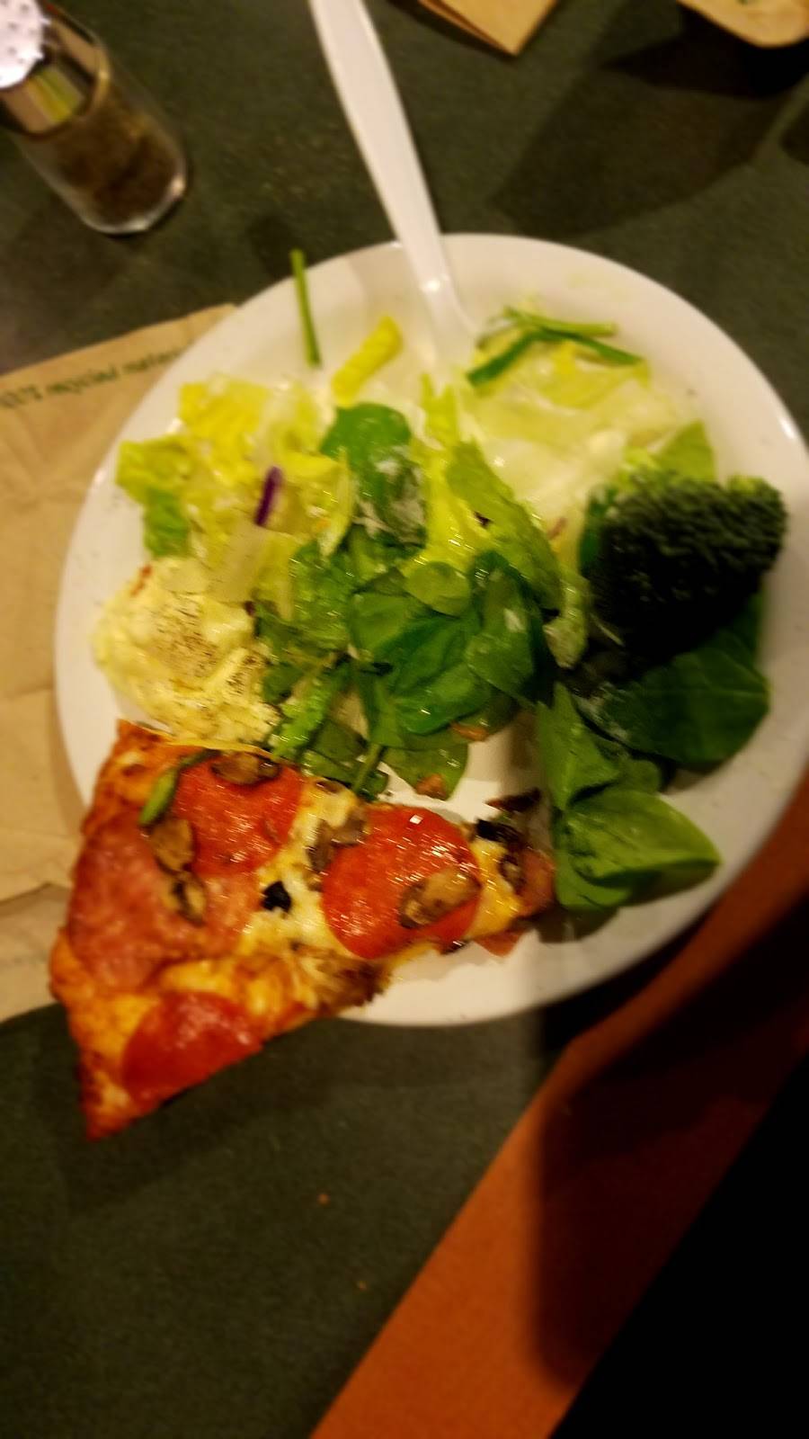 Round Table Pizza | meal delivery | 2401 E Orangeburg Ave, Modesto, CA 95355, USA | 2095227213 OR +1 209-522-7213