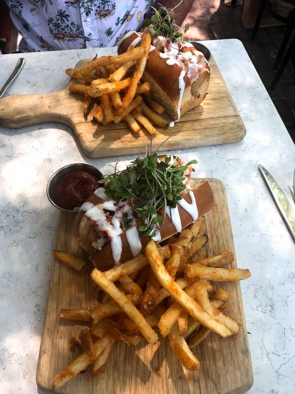 19 Raw Oyster Bar | restaurant | 19 Church St, Edgartown, MA 02539, USA | 7742240550 OR +1 774-224-0550