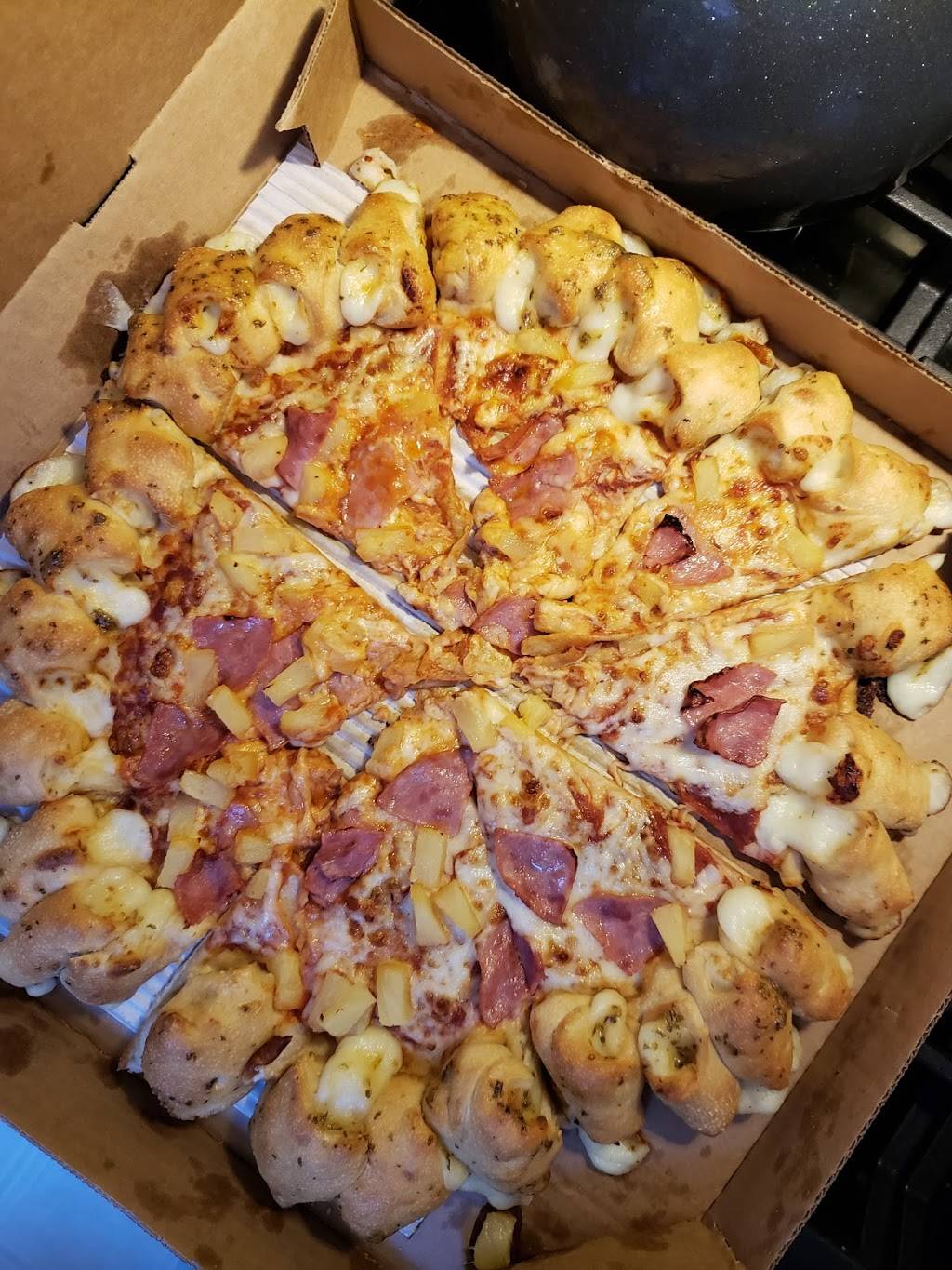 Pizza Hut | restaurant | 1930 W Main St, Kalamazoo, MI 49006, USA | 2693850101 OR +1 269-385-0101