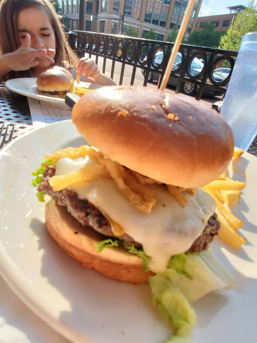 Bostons Restaurant & Sports Bar | restaurant | 191 W Nationwide Blvd, Columbus, OH 43215, USA | 6142294275 OR +1 614-229-4275