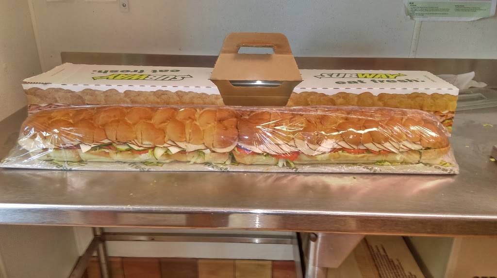 Subway | meal takeaway | 455 N Alafaya Trl Room M10, Orlando, FL 32828, USA | 4072072088 OR +1 407-207-2088