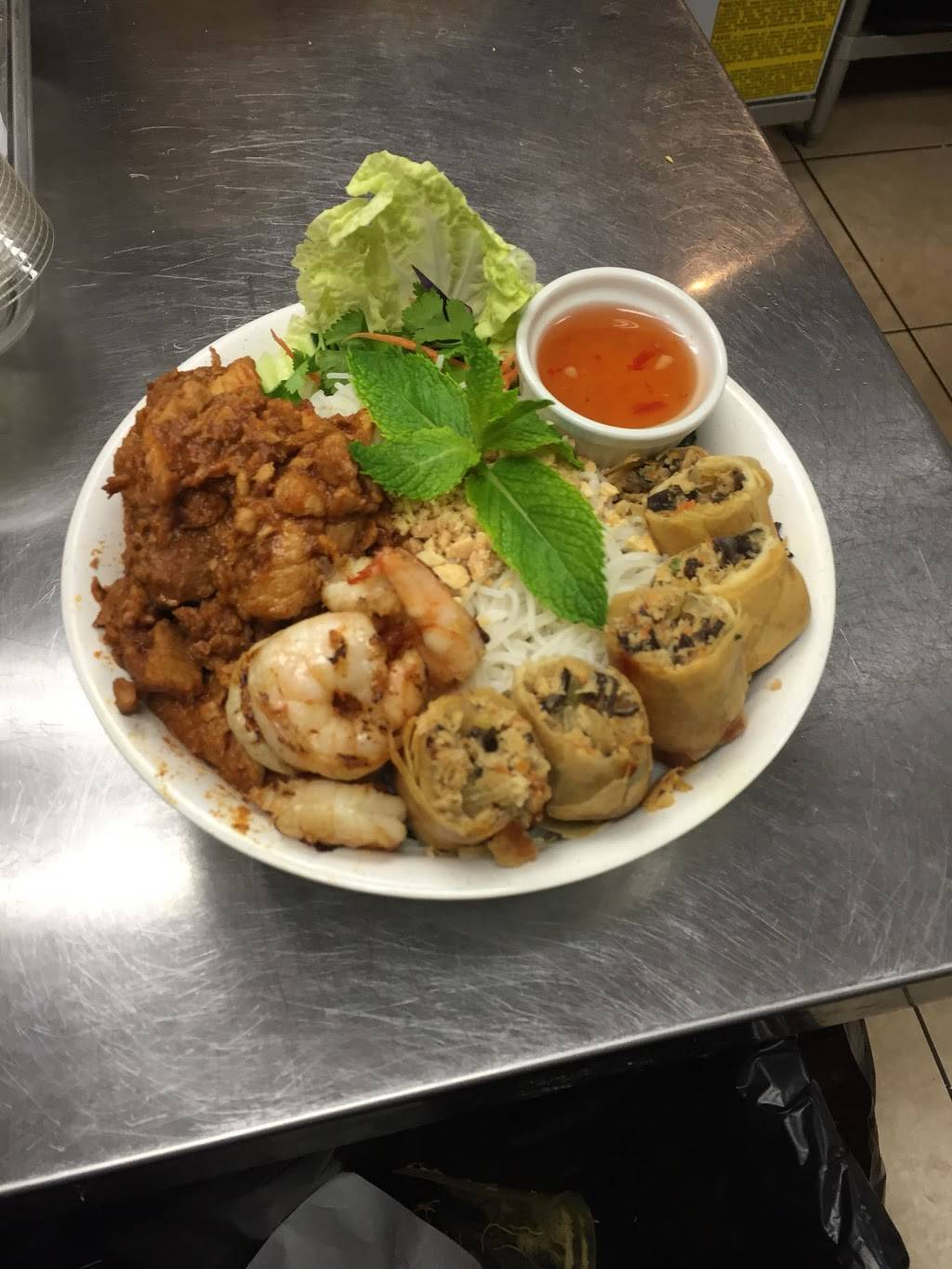 Totties Asian Kitchen | restaurant | 6245 E Bell Rd #105, Scottsdale, AZ 85254, USA | 4809910559 OR +1 480-991-0559