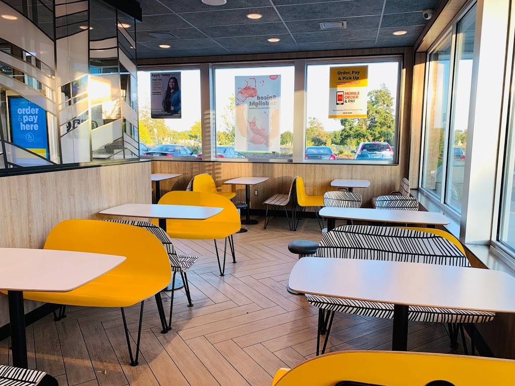 McDonald’s | restaurant | 420 McNeil St, Berryville, VA 22611, USA | 0000000000 OR +1 0000000000