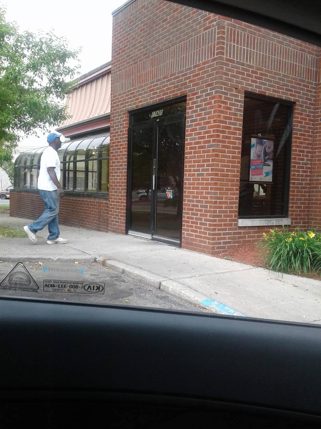 Wendys | restaurant | 17420 Grand River Ave, Detroit, MI 48227, USA | 3138355976 OR +1 313-835-5976