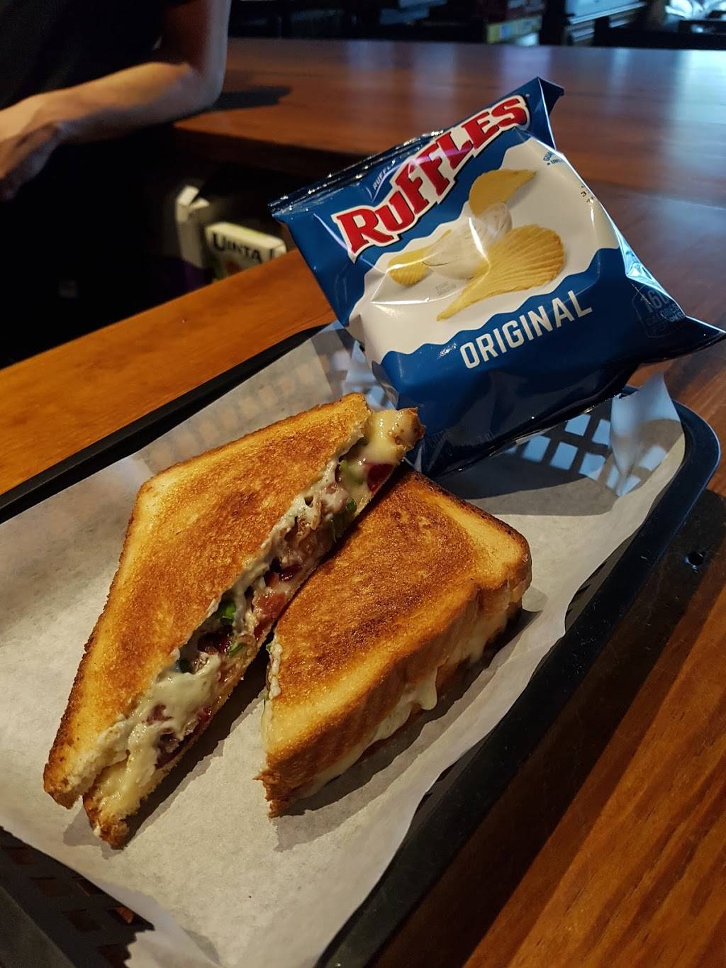 Mack House | restaurant | 9118 W State Rd 84, Davie, FL 33324, USA | 9544745040 OR +1 954-474-5040