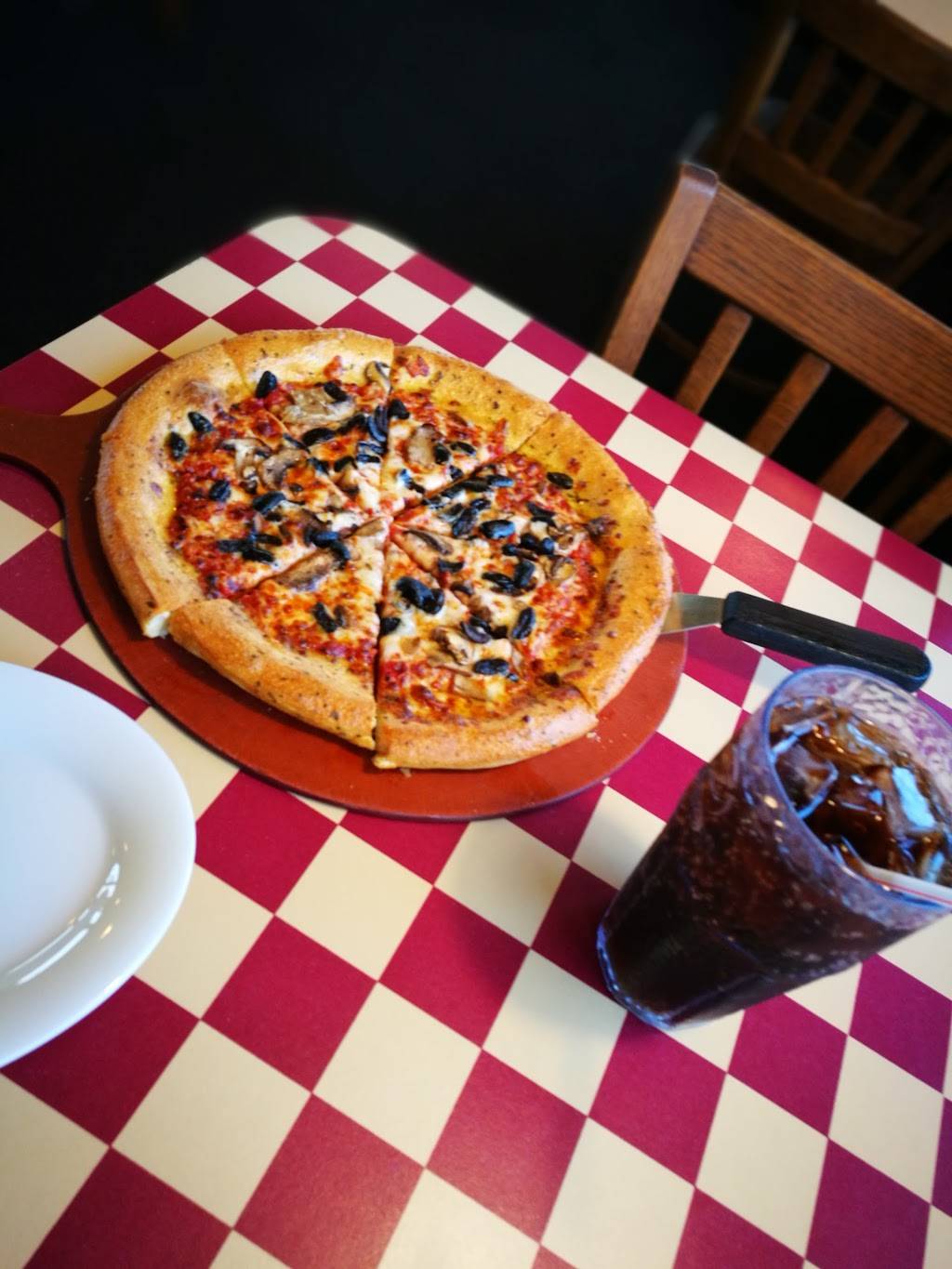 Pizza Hut | restaurant | 409 N Mattis Ave, Champaign, IL 61821, USA | 2173598807 OR +1 217-359-8807