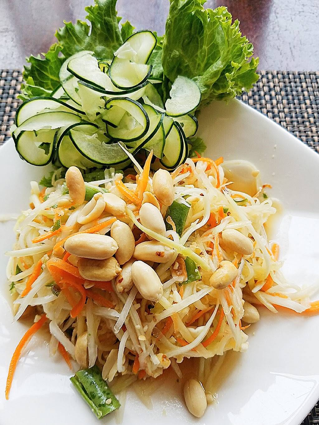 Yum Yum Thai Inc | restaurant | 1995 Springbrook Square Dr, Naperville, IL 60564, USA | 6303693355 OR +1 630-369-3355