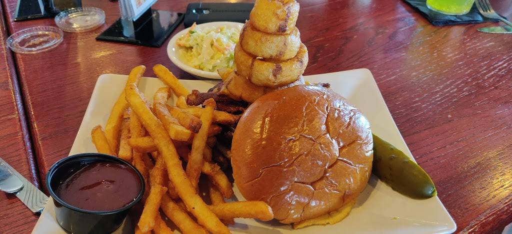 Banushis Bar & Grill | restaurant | 800 Nygaard St, Stoughton, WI 53589, USA | 6088733700 OR +1 608-873-3700