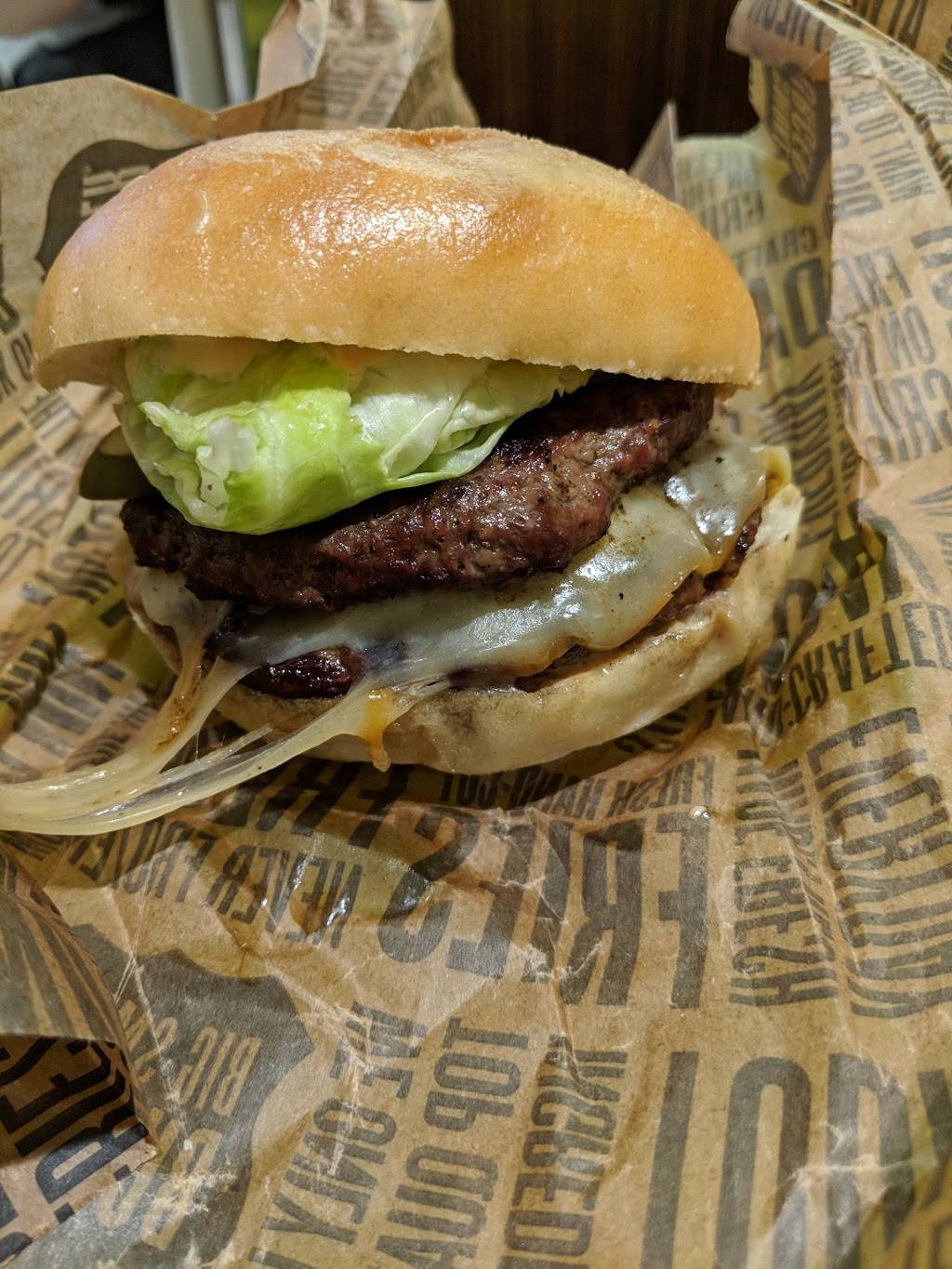 大斯莫克比尔格 | restaurant | 100 City Centre Dr, Mississauga, ON L5B 2C9, Canada | 9052772447 OR +1 905-277-2447