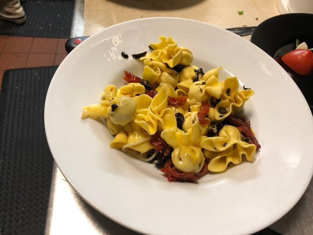 Ninos Family Restaurant | meal delivery | 1705 Columbus Ave #6828, Bay City, MI 48708, USA | 9898930691 OR +1 989-893-0691