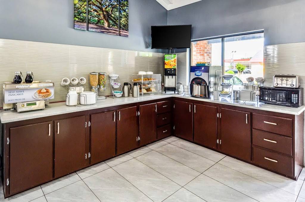 Rodeway Inn | restaurant | 2311 Ashley Phosphate Rd, North Charleston, SC 29406, USA | 8435722228 OR +1 843-572-2228