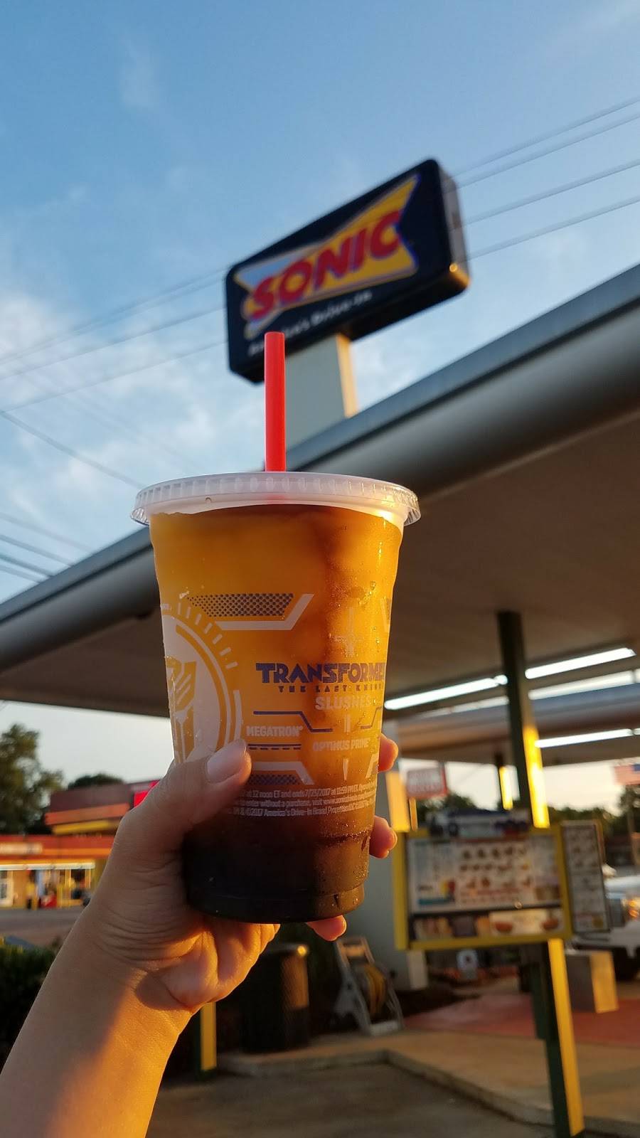 Sonic Drive-In | restaurant | 665 Wayne Rd, Savannah, TN 38372, USA | 7319255552 OR +1 731-925-5552