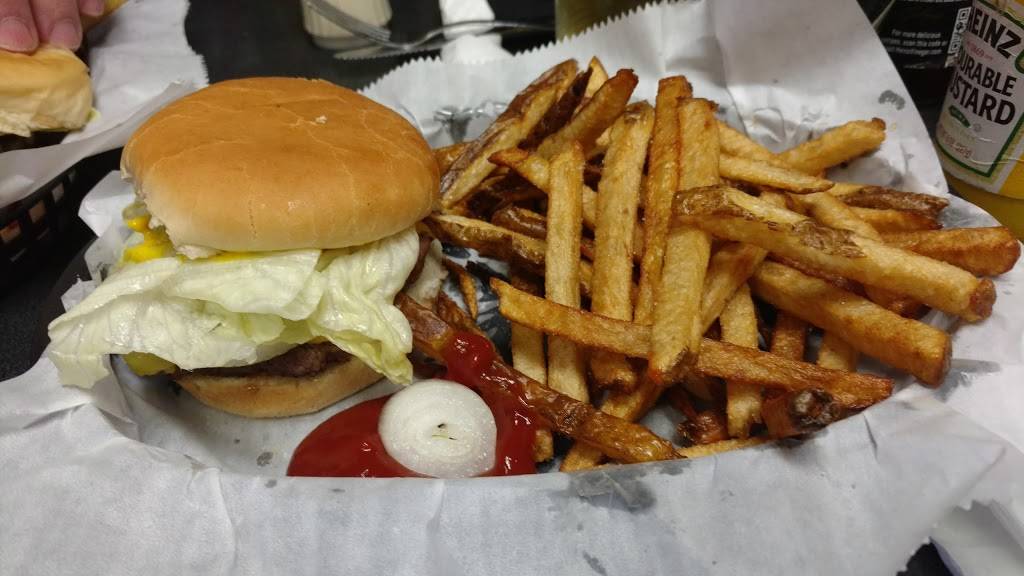 Heres To You Pub & Grub | restaurant | 45 North St, Hillsdale, MI 49242, USA | 5174374002 OR +1 517-437-4002