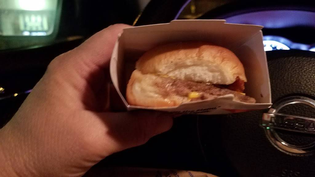 White Castle | restaurant | 2009 Hebert St, St. Louis, MO 63107, USA | 3142413121 OR +1 314-241-3121