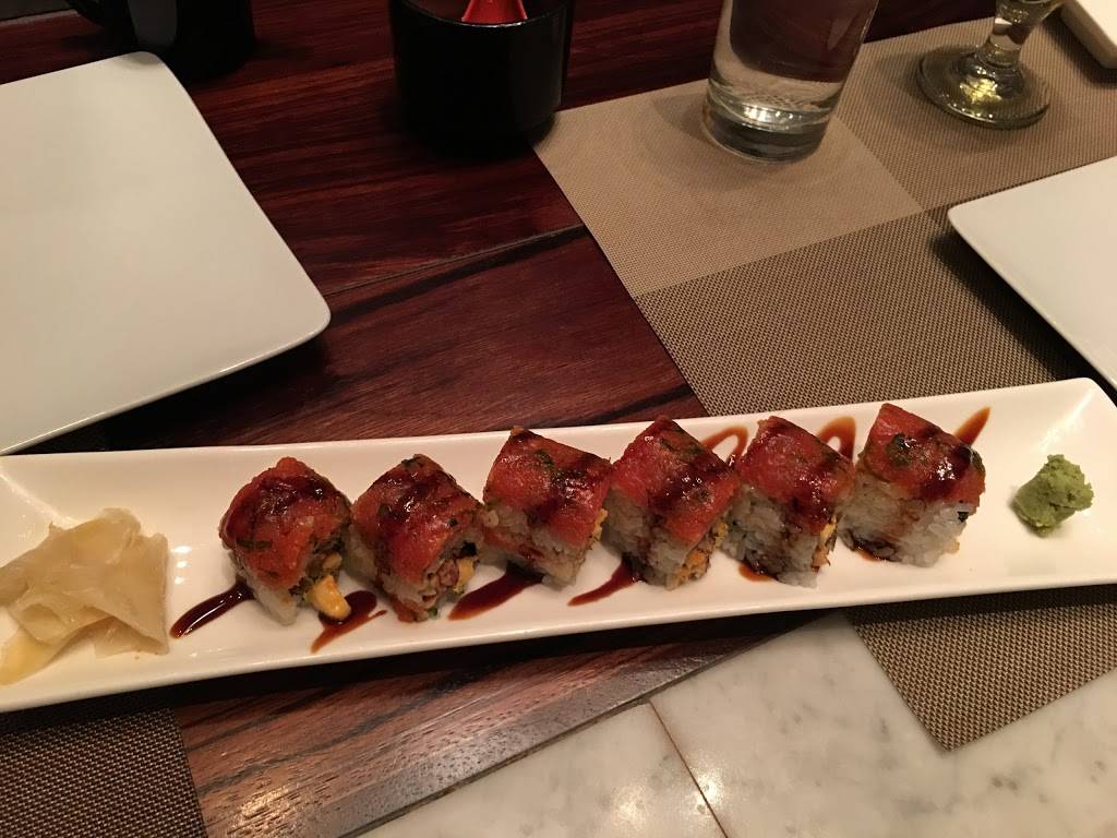 Mirai Sushi | restaurant | 990 N Mies Van Der Rohe Way, Chicago, IL 60611, USA | 3122809100 OR +1 312-280-9100