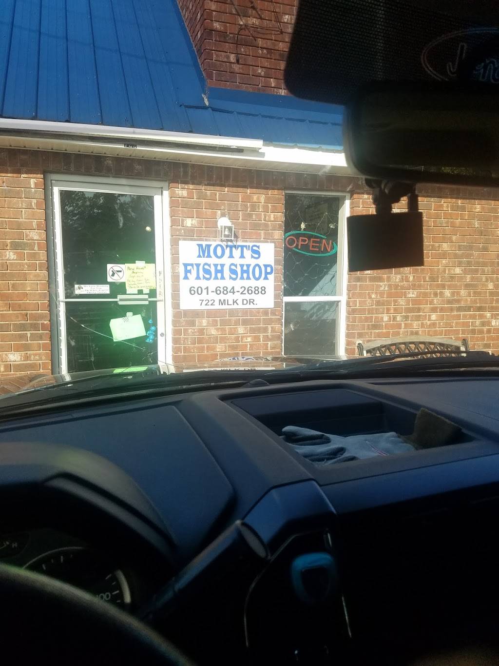 Motts Fish Stand | restaurant | 720 M.L.K. Jr Dr, McComb, MS 39648, USA | 6016842688 OR +1 601-684-2688