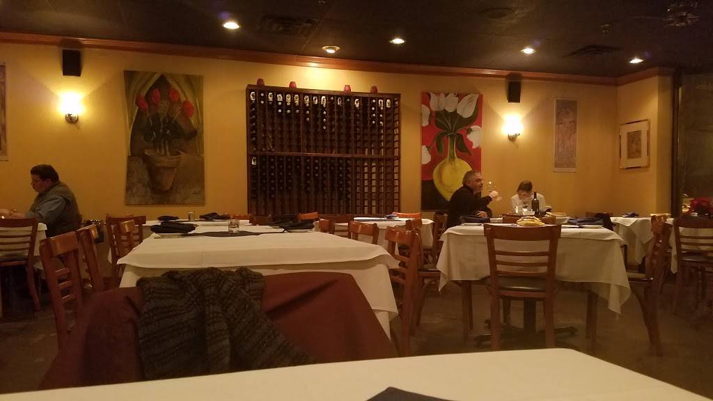 Praga Restaurant | restaurant | 229 W St Charles Rd, Lombard, IL 60148, USA | 6304950470 OR +1 630-495-0470