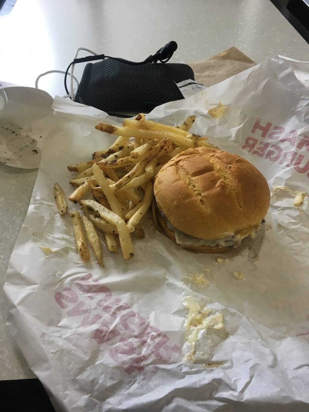 Smashburger | restaurant | 2800 N Terminal Road Space, Tbf-2, Houston, TX 77032, USA | 3036331500 OR +1 303-633-1500