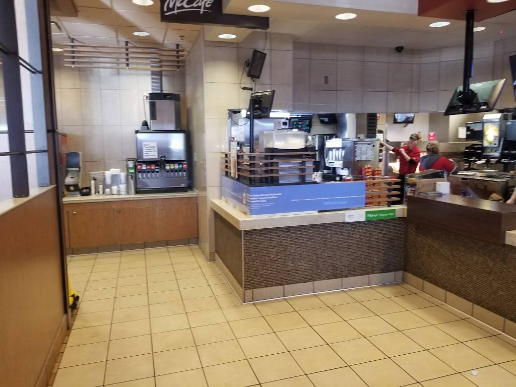 McDonalds | cafe | 5040 S 76th St, Greenfield, WI 53220, USA | 4142826480 OR +1 414-282-6480