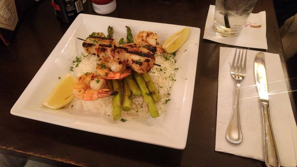 Dine Boston Bar & Grille | restaurant | 1 Harborside Dr, East Boston, MA 02128, USA | 6175675700 OR +1 617-567-5700