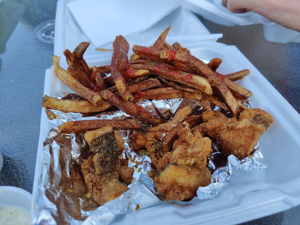 The Fish Basket | restaurant | 147 Birch St, Munising, MI 49862, USA | 9062023692 OR +1 906-202-3692