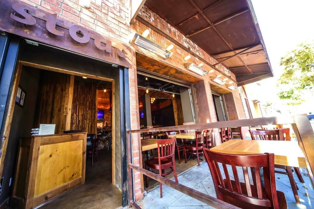 Stout Burgers and Beers | restaurant | 111 Santa Monica Blvd, Santa Monica, CA 90401, USA | 3102608679 OR +1 310-260-8679