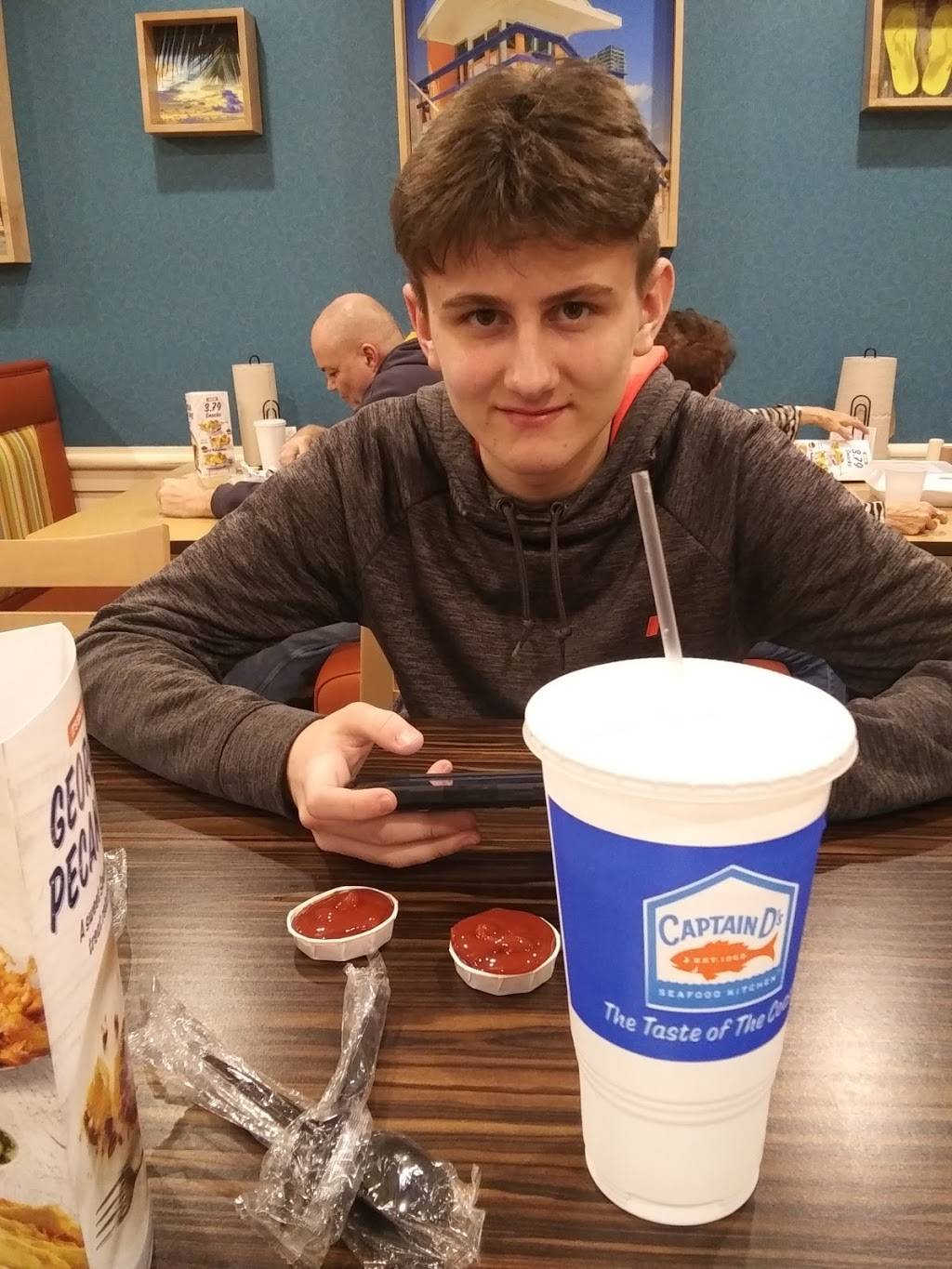 Captain Ds | restaurant | 1843 W Andrew Johnson Hwy, Morristown, TN 37814, USA | 4235870252 OR +1 423-587-0252