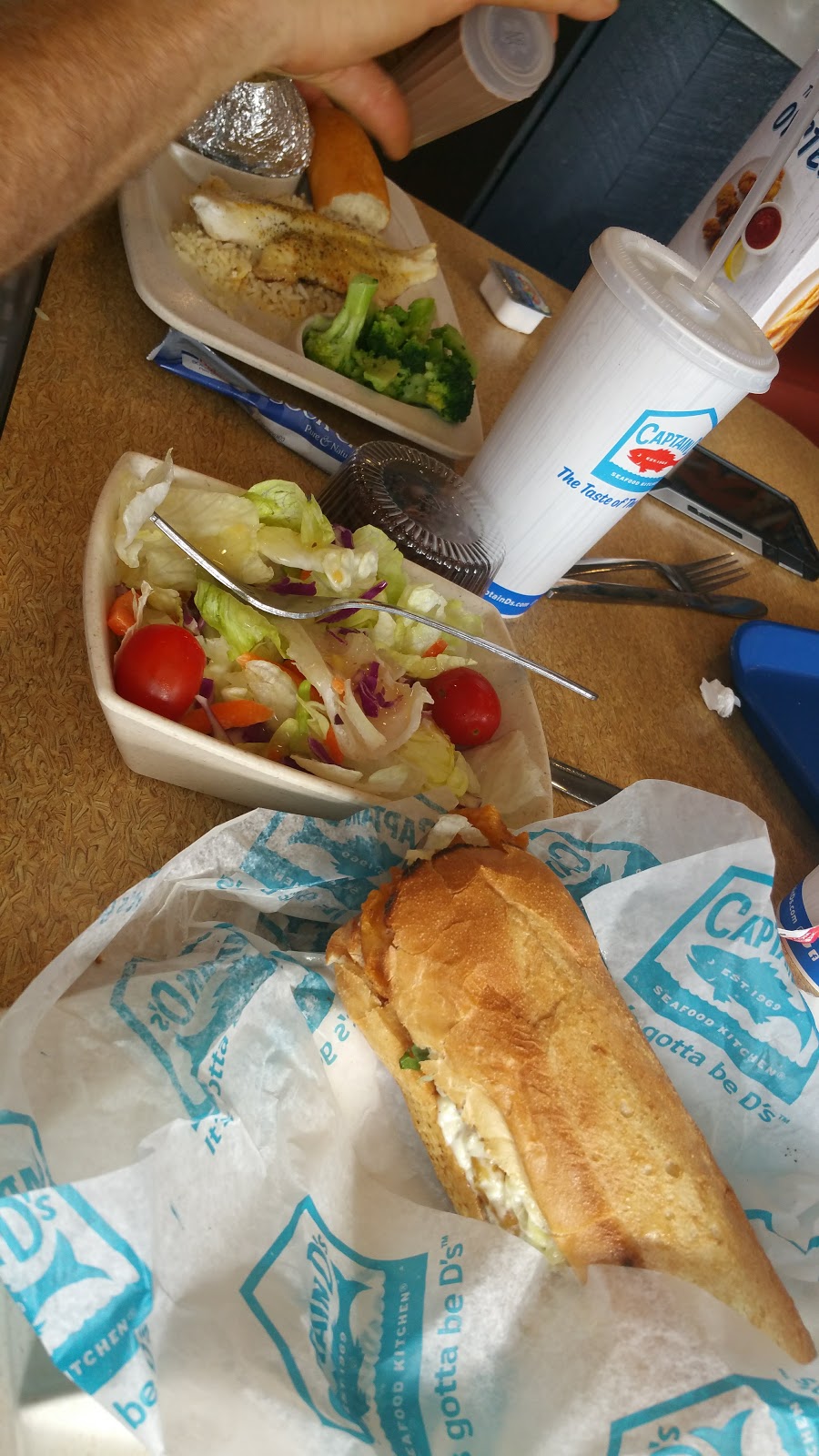 Captain Ds | restaurant | 4373 W Fairfield Dr, Pensacola, FL 32505, USA | 8504564178 OR +1 850-456-4178