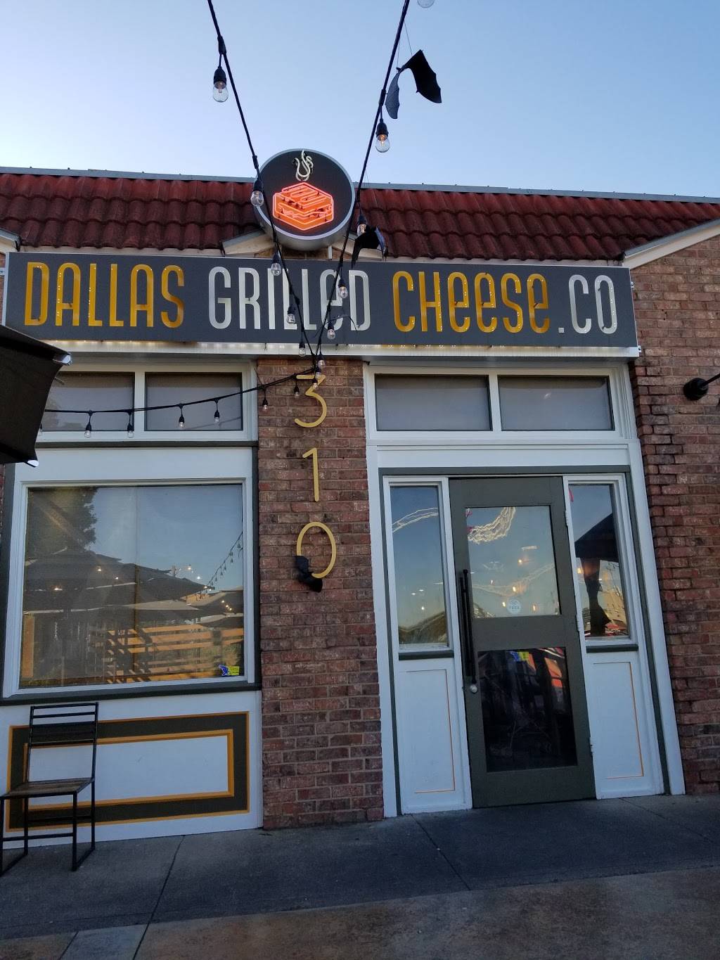 Dallas Grilled Cheese Co. (Bishop Arts) | restaurant | 310 W 7th St, Dallas, TX 75208, USA | 2149445515 OR +1 214-944-5515