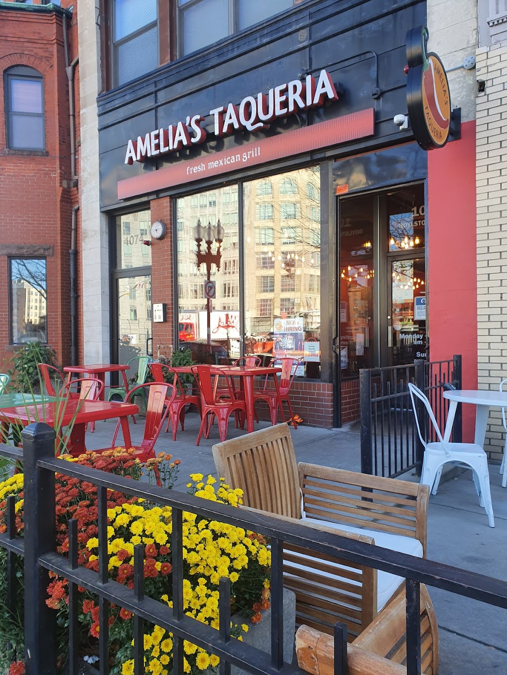 Amelias Taqueria | restaurant | 1076 Boylston St, Boston, MA 02215, USA | 8572332100 OR +1 857-233-2100