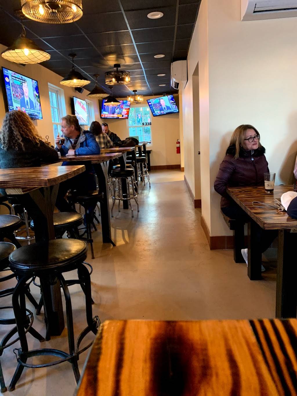 Auggies Draft Room | restaurant | 3 St George St, St. Augustine, FL 32085, USA | 9049071317 OR +1 904-907-1317