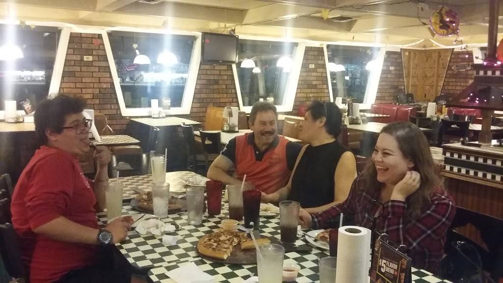 Pizza Hut | restaurant | 4401 W Elm St, McHenry, IL 60050, USA | 8153441520 OR +1 815-344-1520