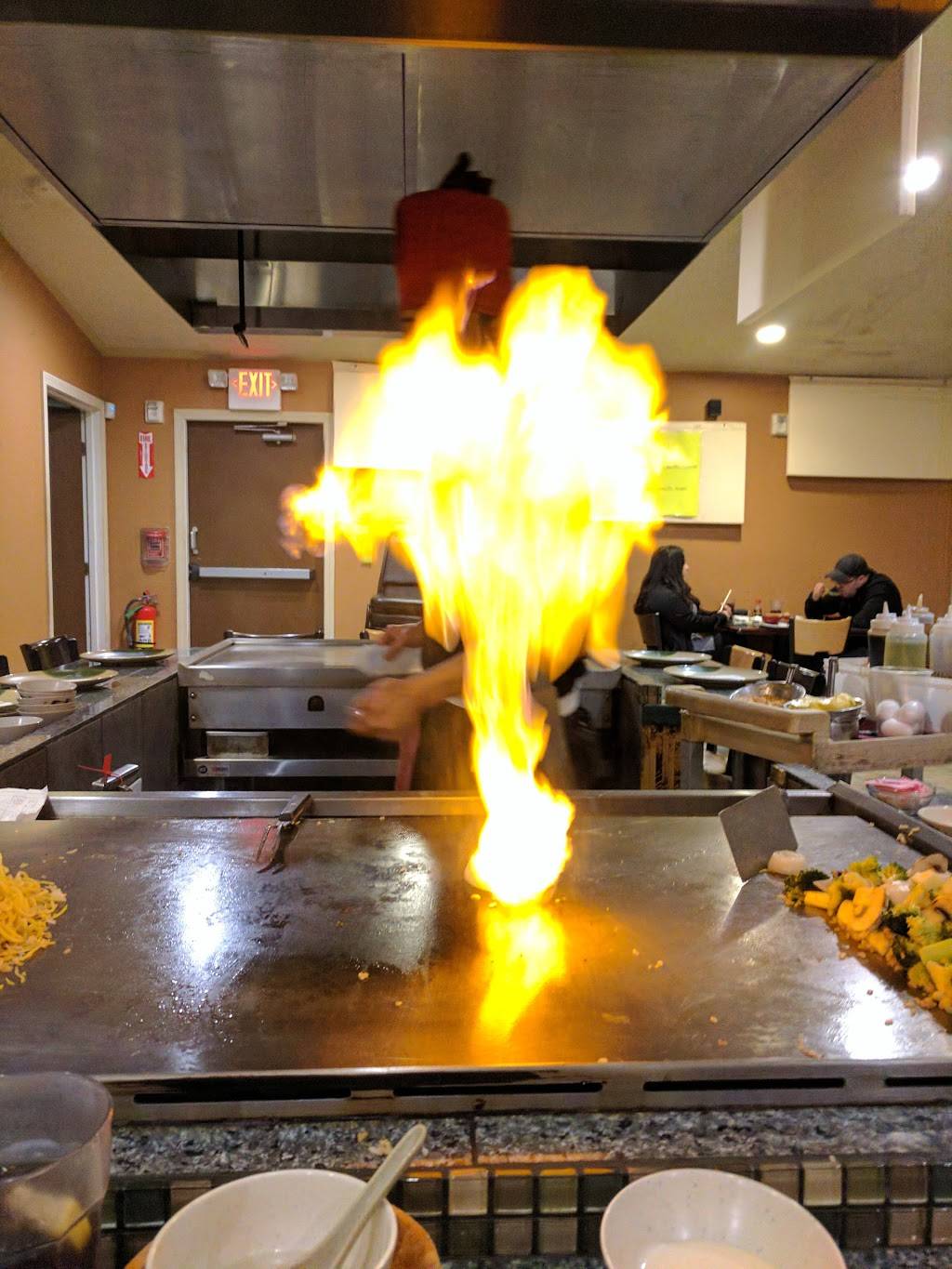 Umi Japanese Steakhouse | restaurant | 1027 Grand Army of the Republic Hwy, Swansea, MA 02777, USA | 5086721490 OR +1 508-672-1490