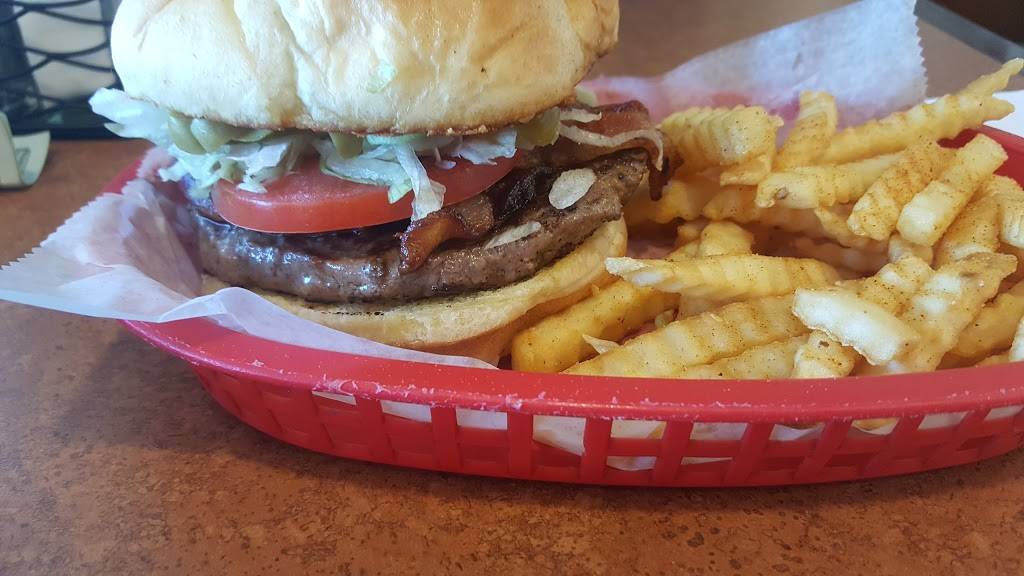 Eddiess Drive In West | restaurant | 5036 Paw Paw Lake Rd, Coloma, MI 49038, USA | 2694682345 OR +1 269-468-2345