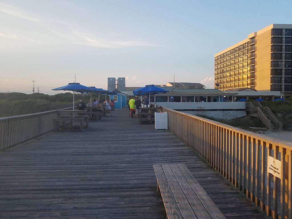 Mollys Beachside Bar & Grill | restaurant | 2717 W Fort Macon Rd, Atlantic Beach, NC 28512, USA | 2522401155 OR +1 252-240-1155