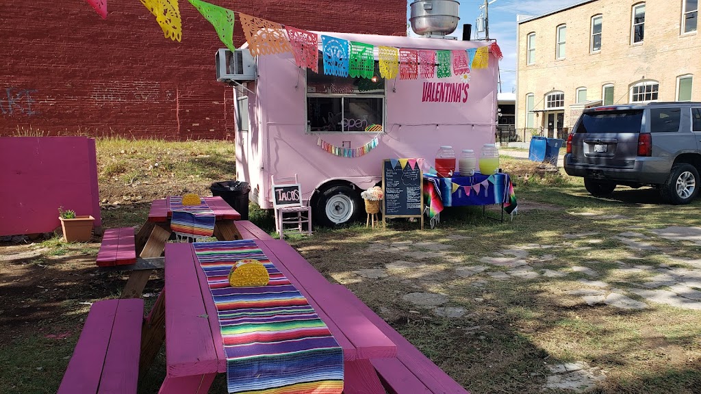 Valentinas | restaurant | 115 S Ave C, Elgin, TX 78621, USA | 5126634965 OR +1 512-663-4965