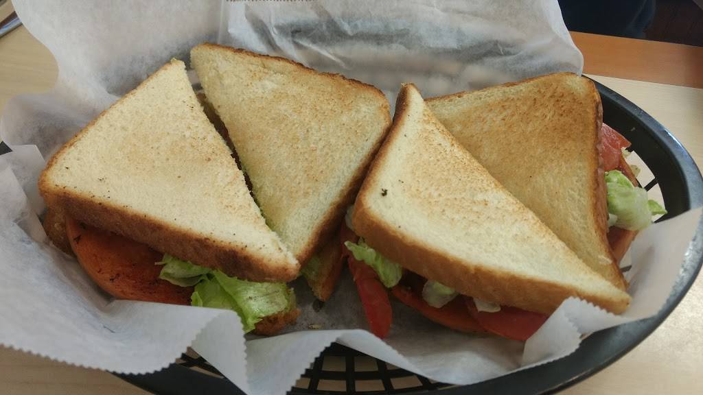 Sharpies Restaurant | restaurant | 11888 Highway 421 South, Trade, TN 37691, USA | 4234601404 OR +1 423-460-1404