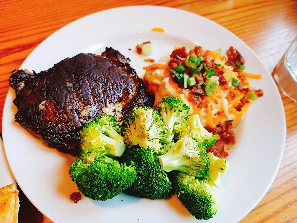 Chilis Grill & Bar | meal takeaway | 4060 Clairemont Mesa Blvd, San Diego, CA 92117, USA | 8582733058 OR +1 858-273-3058